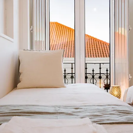 41 Bed River Front Лиссабон